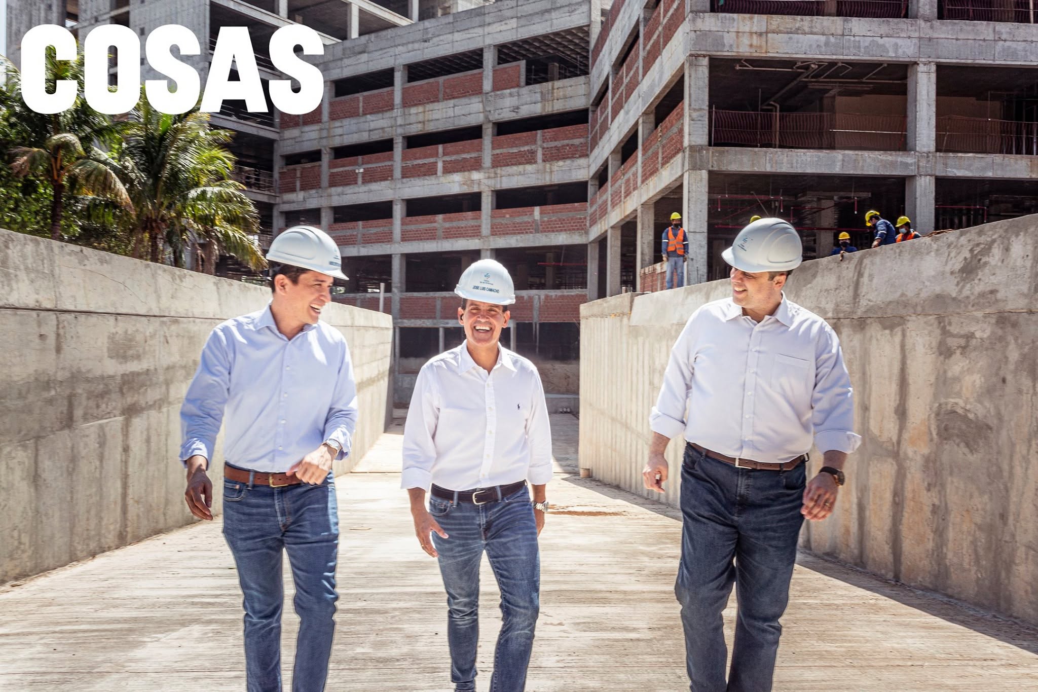 Responsables del proyecto de Clínica de Las Américas durante la etapa inicial de construcción